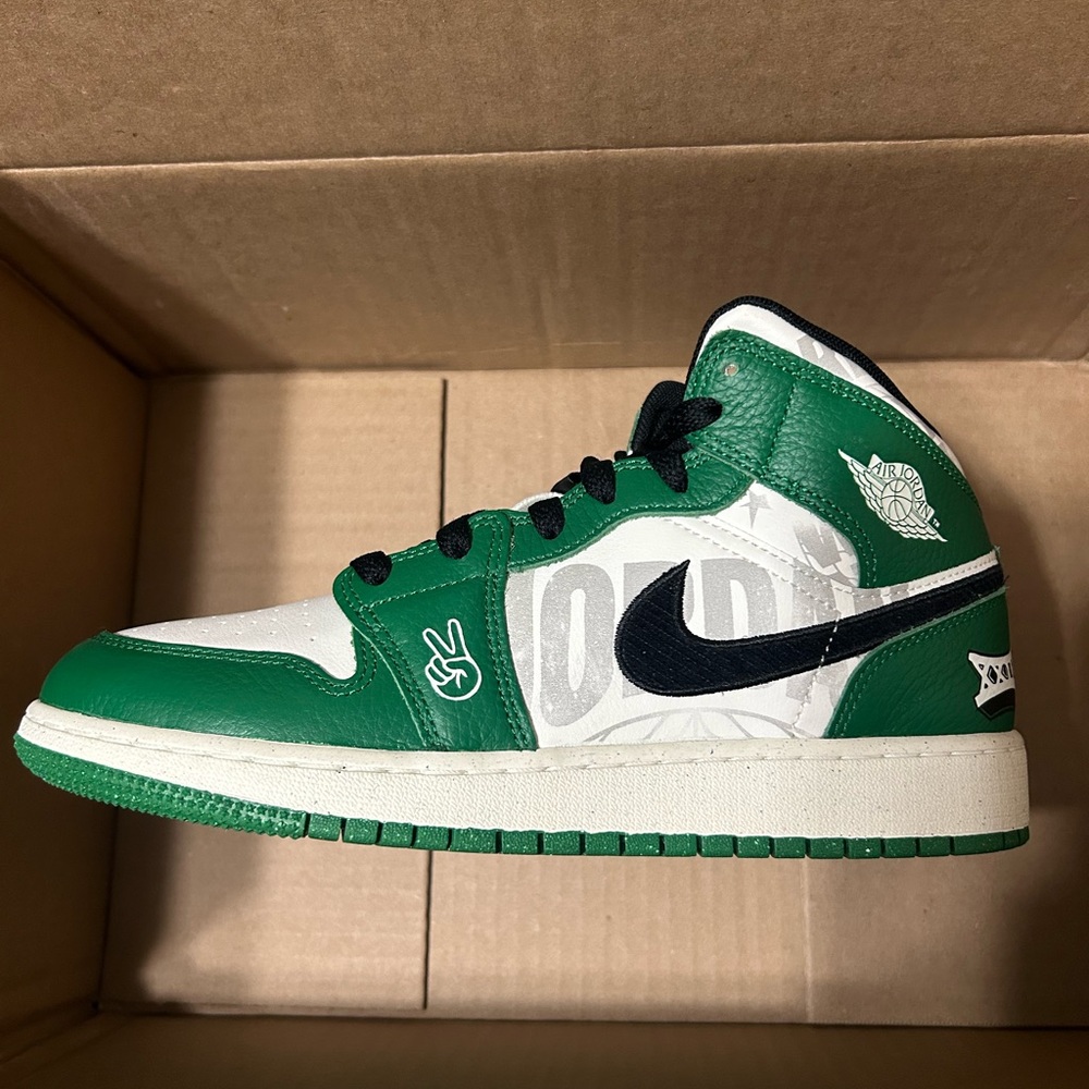 Green and White High-Top Sneakers - Picture 3 of 4
